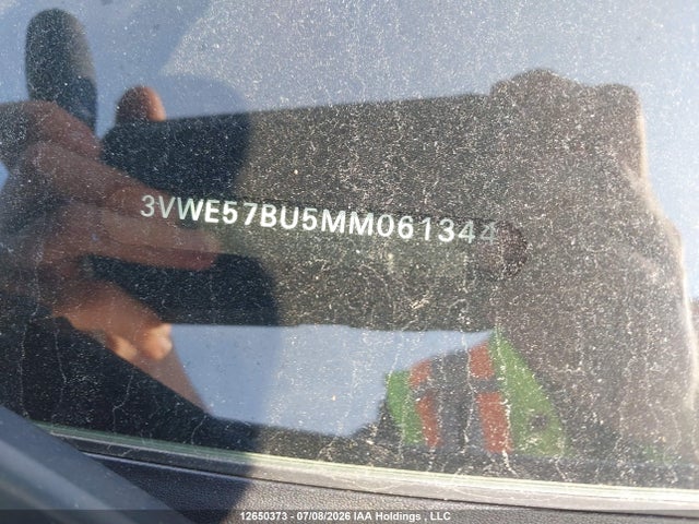 12650373 :رقم المزاد ، 3VWE57BU5MM061344 vin ، 2021 Volkswagen Jetta Highline مزاد بيع