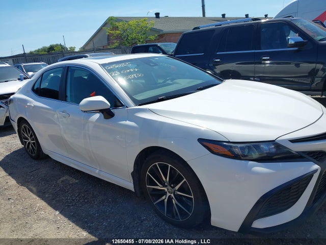 2023 Toyota Camry Hybrid მანქანა იყიდება აუქციონზე, vin: 4T1B21HK5PU018930, აუქციონის ნომერი: 12650455