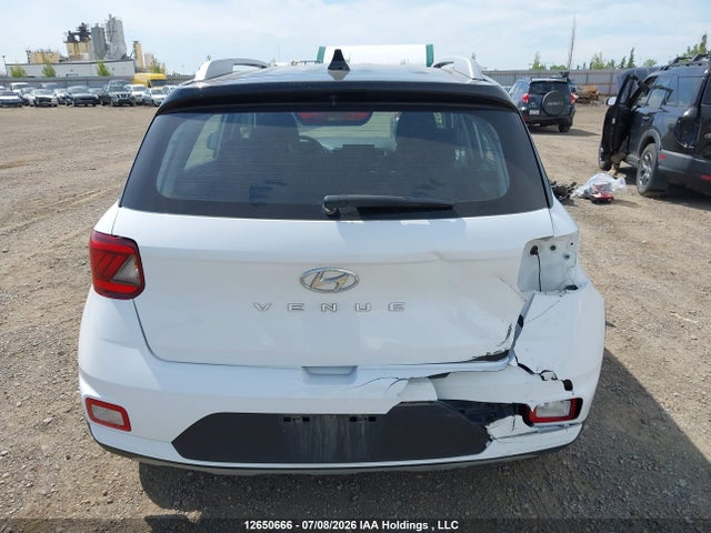 KMHRC8A32NU171060 Hyundai Venue Preferred With Two-tone Body Colour