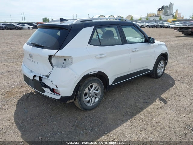KMHRC8A32NU171060 Hyundai Venue Preferred With Two-tone Body Colour