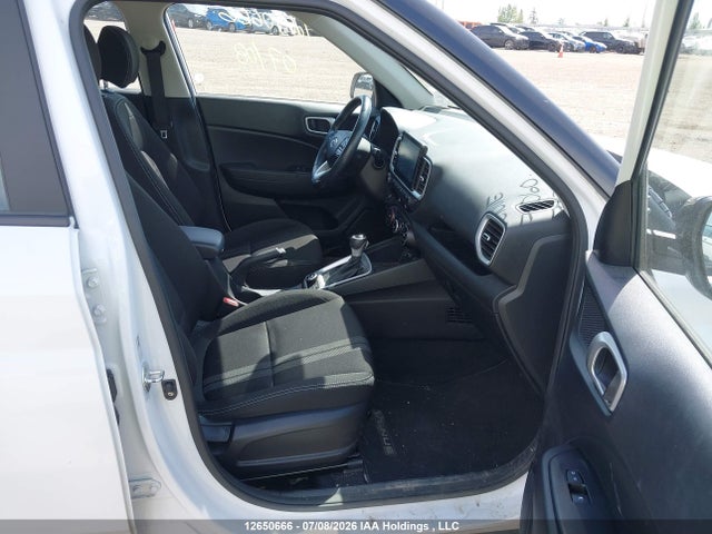 KMHRC8A32NU171060 Hyundai Venue Preferred With Two-tone Body Colour