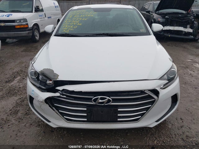 Hyundai ELANTRA SE 2018 5NPD74LF7JH313426 Image 13