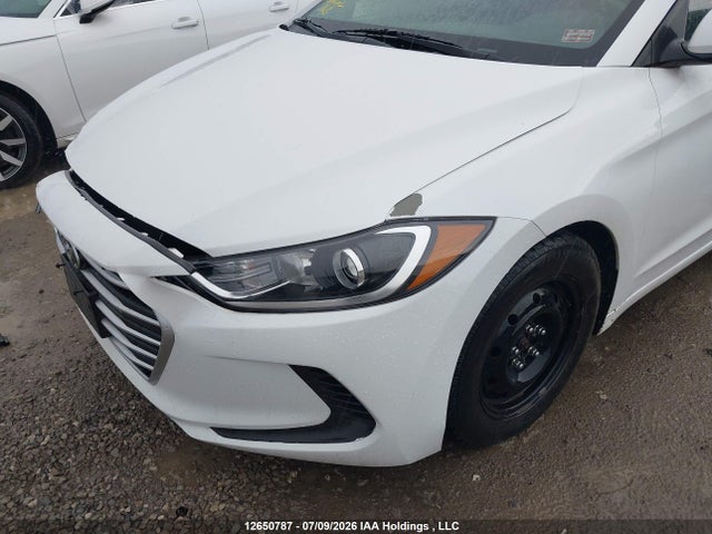 Hyundai ELANTRA SE 2018 5NPD74LF7JH313426 Image 19