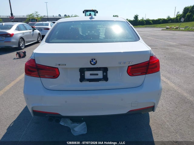 BMW 330i Xdrive 2018 WBA8D9G53JNU67802 Image 16