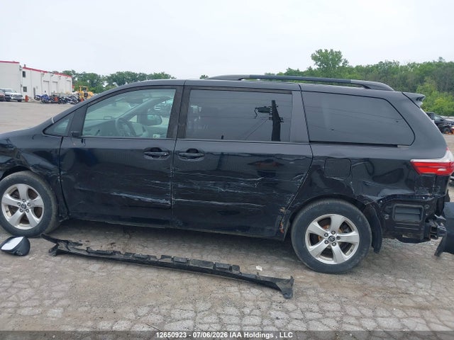 2019 Toyota Sienna Le 8-passenger მანქანა იყიდება აუქციონზე, vin: 5TDKZ3DCXKS015626, აუქციონის ნომერი: 12650923
