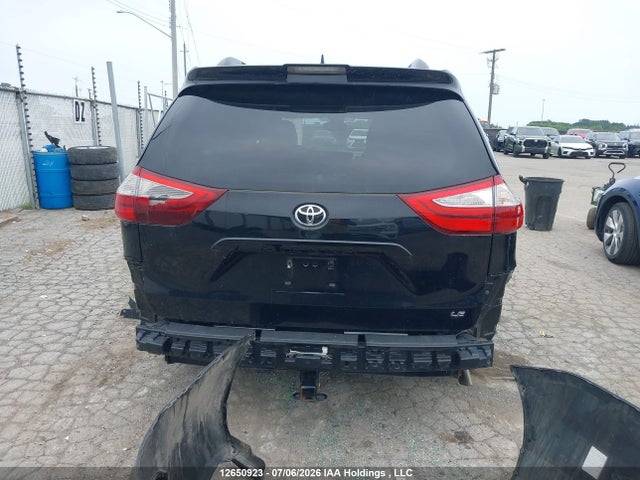 2019 Toyota Sienna Le 8-passenger მანქანა იყიდება აუქციონზე, vin: 5TDKZ3DCXKS015626, აუქციონის ნომერი: 12650923