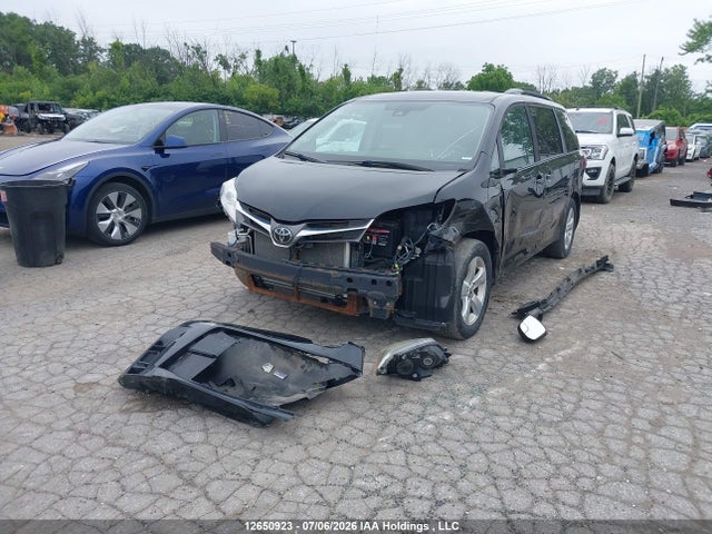 2019 Toyota Sienna Le 8-passenger მანქანა იყიდება აუქციონზე, vin: 5TDKZ3DCXKS015626, აუქციონის ნომერი: 12650923
