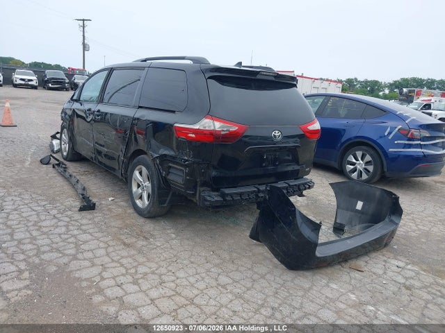2019 Toyota Sienna Le 8-passenger მანქანა იყიდება აუქციონზე, vin: 5TDKZ3DCXKS015626, აუქციონის ნომერი: 12650923