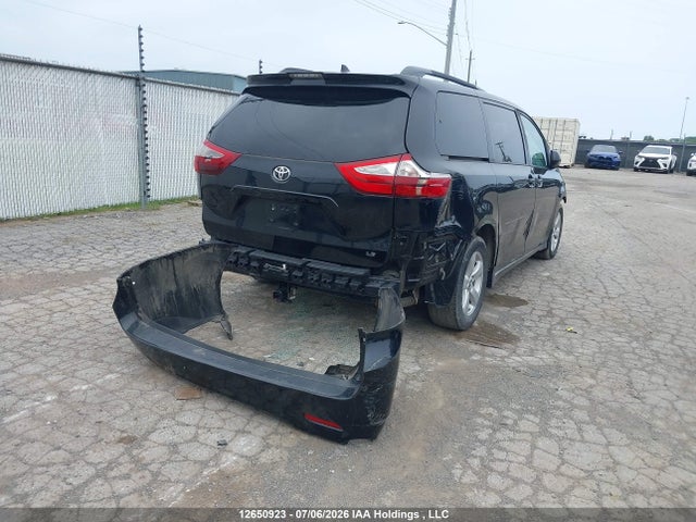2019 Toyota Sienna Le 8-passenger მანქანა იყიდება აუქციონზე, vin: 5TDKZ3DCXKS015626, აუქციონის ნომერი: 12650923