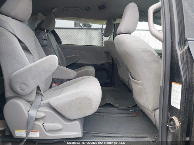 2019 Toyota Sienna Le 8-passenger მანქანა იყიდება აუქციონზე, vin: 5TDKZ3DCXKS015626, აუქციონის ნომერი: 12650923