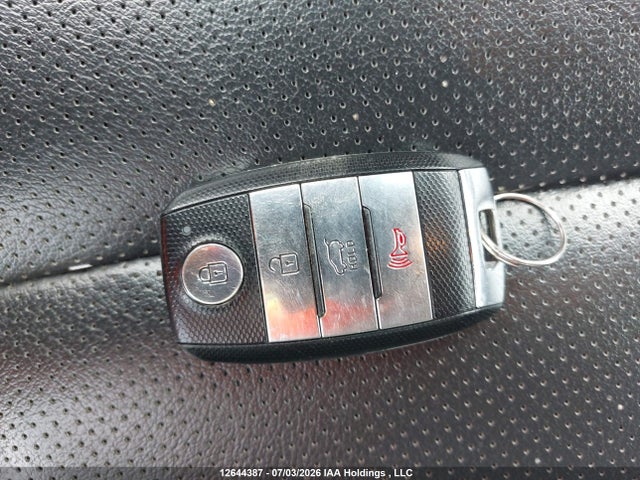 Продаж на аукціоні авто 2015 Kia Rondo Ex/ex Luxury/ex Value, vin: KNAHU8A31F7089833, номер лоту: 12644387