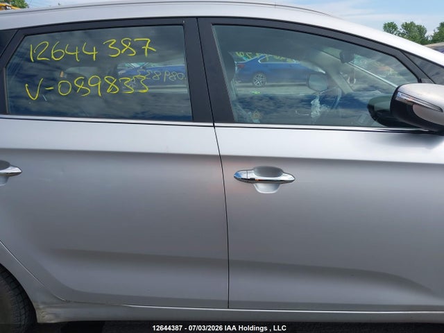 Продаж на аукціоні авто 2015 Kia Rondo Ex/ex Luxury/ex Value, vin: KNAHU8A31F7089833, номер лоту: 12644387