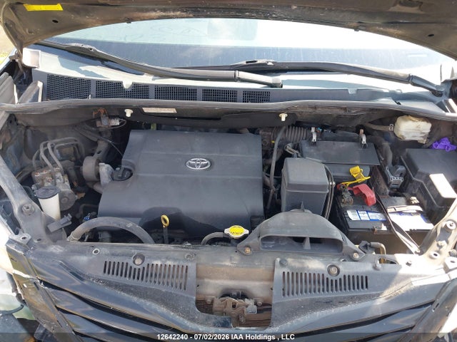 2013 Toyota Sienna V6 7 Passenger მანქანა იყიდება აუქციონზე, vin: 5TDZK3DC6DS400123, აუქციონის ნომერი: 12642240