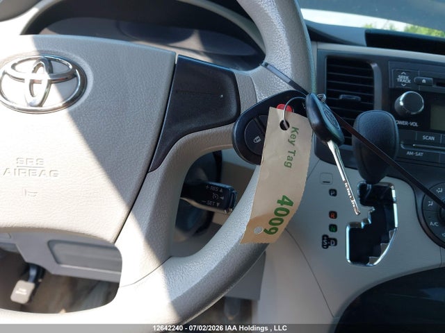 2013 Toyota Sienna V6 7 Passenger მანქანა იყიდება აუქციონზე, vin: 5TDZK3DC6DS400123, აუქციონის ნომერი: 12642240