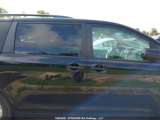 2013 Toyota Sienna V6 7 Passenger მანქანა იყიდება აუქციონზე, vin: 5TDZK3DC6DS400123, აუქციონის ნომერი: 12642240