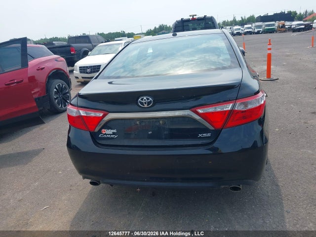 12645777 :رقم المزاد ، 4T1BK1FK9FU561733 vin ، 2015 Toyota Camry Xse V6 مزاد بيع