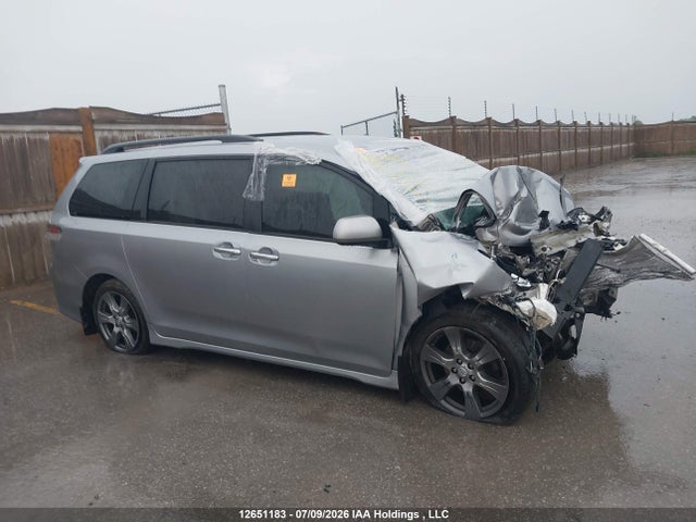 12651183 :رقم المزاد ، 5TDXZ3DC2HS795622 vin ، 2017 Toyota Sienna Se مزاد بيع