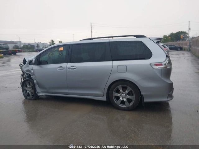 12651183 :رقم المزاد ، 5TDXZ3DC2HS795622 vin ، 2017 Toyota Sienna Se مزاد بيع