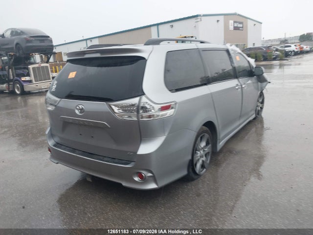 12651183 :رقم المزاد ، 5TDXZ3DC2HS795622 vin ، 2017 Toyota Sienna Se مزاد بيع
