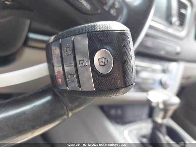 12651241 :رقم المزاد ، KNDMB5C11J6352659 vin ، 2018 Kia Sedona مزاد بيع