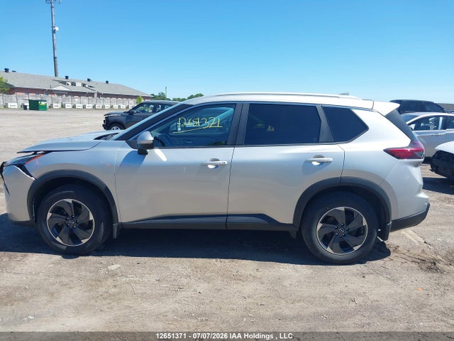 JN8BT3BBXRW182384 Nissan Rogue Sv Moonroof