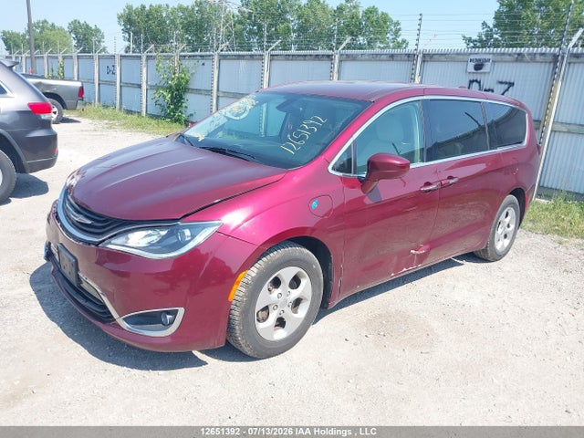 Auction sale of the 2018 Chrysler Pacifica Hybrid Touring Plus, vin: 2C4RC1H78JR136423, lot number: 12651392