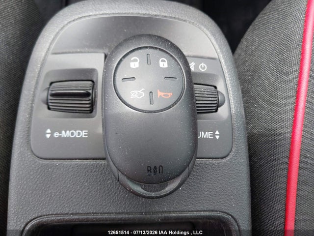 Продажа на аукционе авто 2025 Fiat 500 E Red, vin: ZFAFFAA44SX248008, номер лота: 12651514