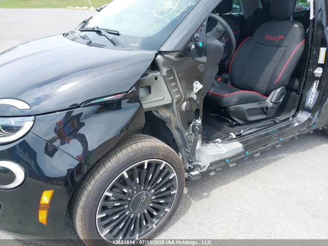 Продажа на аукционе авто 2025 Fiat 500 E Red, vin: ZFAFFAA44SX248008, номер лота: 12651514