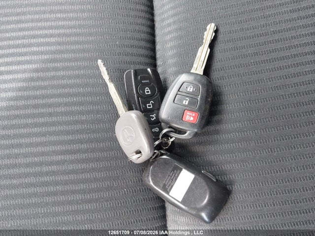 2T3BFREV5EW193796 Toyota RAV4 LE