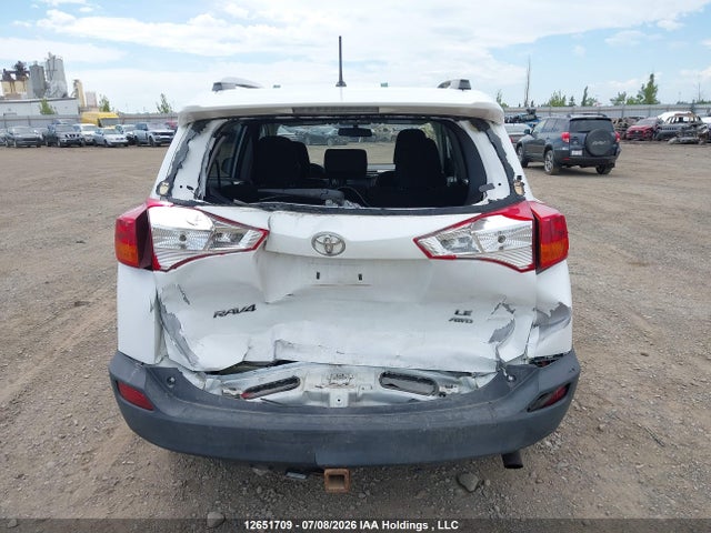 2T3BFREV5EW193796 Toyota RAV4 LE