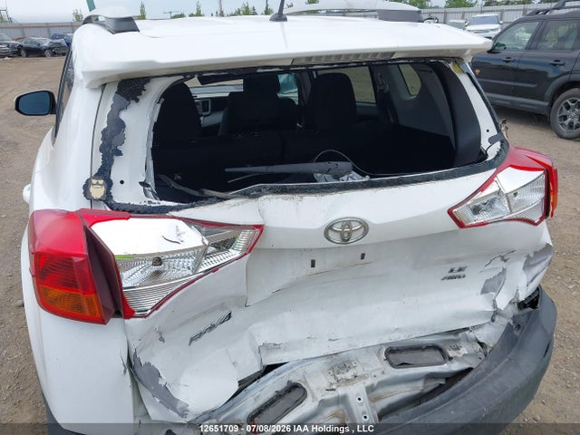 2T3BFREV5EW193796 Toyota RAV4 LE