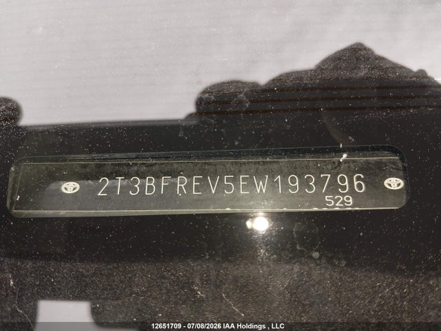 2T3BFREV5EW193796 Toyota RAV4 LE