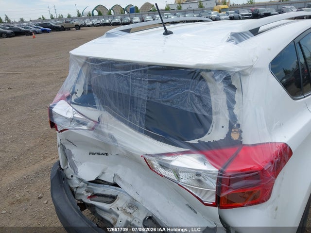2T3BFREV5EW193796 Toyota RAV4 LE