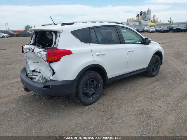 2T3BFREV5EW193796 Toyota RAV4 LE