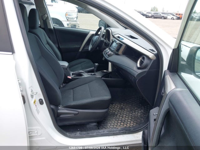 2T3BFREV5EW193796 Toyota RAV4 LE