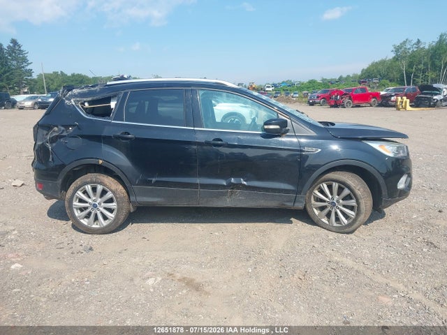 1FMCU9J93HUD60821 Ford Escape Titanium