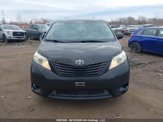 2013 Toyota Sienna V6 7 Passenger მანქანა იყიდება აუქციონზე, vin: 5TDZK3DC5DS376929, აუქციონის ნომერი: 12581928