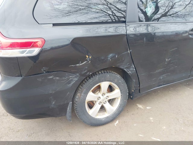 2013 Toyota Sienna V6 7 Passenger მანქანა იყიდება აუქციონზე, vin: 5TDZK3DC5DS376929, აუქციონის ნომერი: 12581928