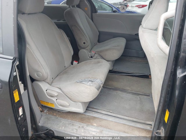 2013 Toyota Sienna V6 7 Passenger მანქანა იყიდება აუქციონზე, vin: 5TDZK3DC5DS376929, აუქციონის ნომერი: 12581928