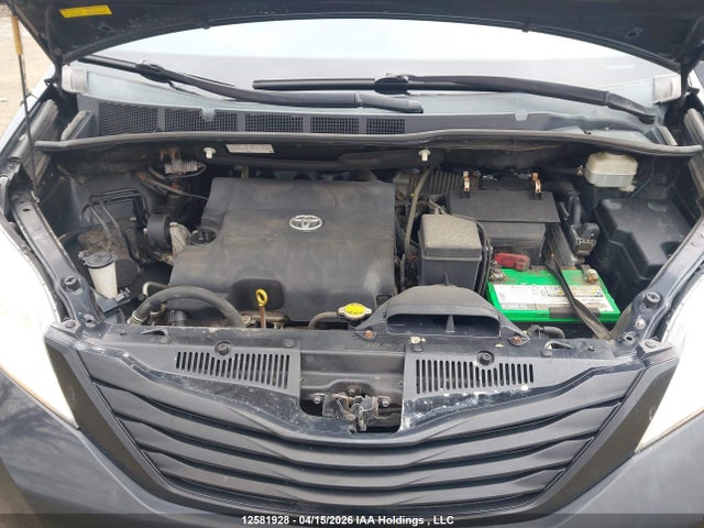 2013 Toyota Sienna V6 7 Passenger მანქანა იყიდება აუქციონზე, vin: 5TDZK3DC5DS376929, აუქციონის ნომერი: 12581928