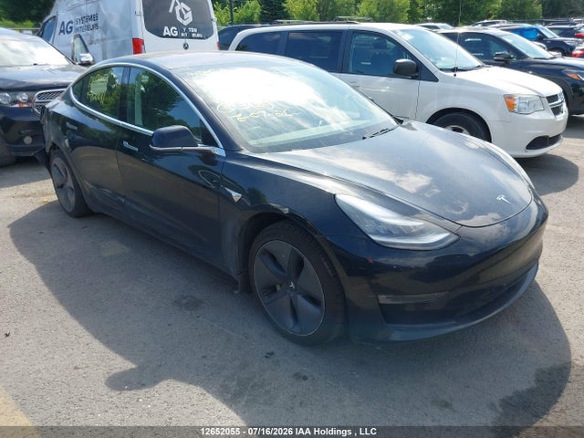 12652055 :رقم المزاد ، 5YJ3E1EB6JF106681 vin ، 2018 Tesla Model 3 Long Range/performance مزاد بيع