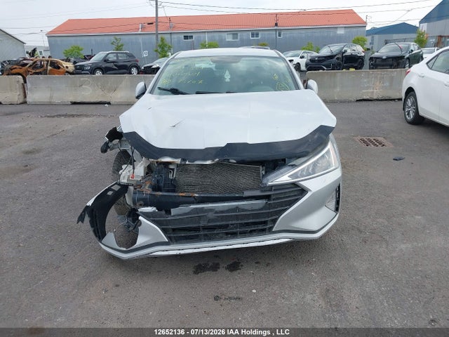 Hyundai Elantra Essential 2019 KMHD74LF2KU883661 Image 10