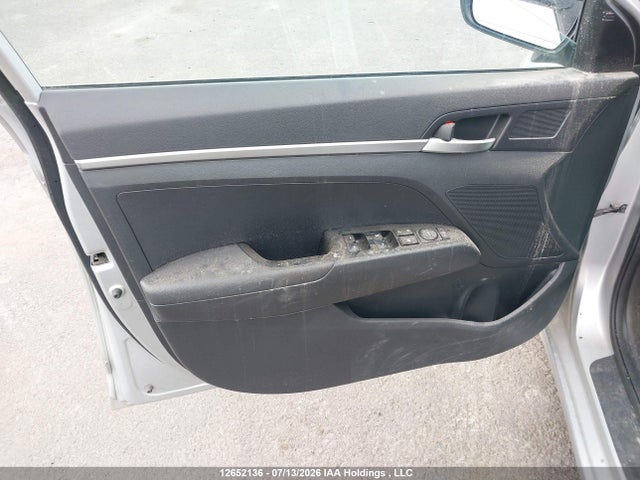 Hyundai Elantra Essential 2019 KMHD74LF2KU883661 Image 16