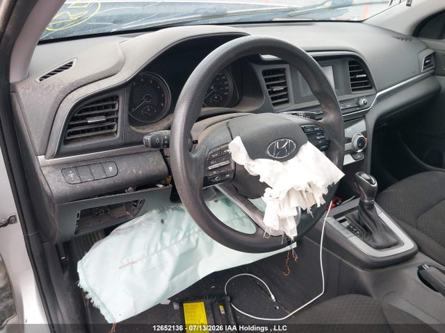 Hyundai Elantra Essential 2019 KMHD74LF2KU883661 Image 17