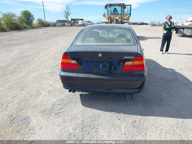 12652142 :رقم المزاد ، WBAEV13432KL20462 vin ، 2002 Bmw 320i مزاد بيع