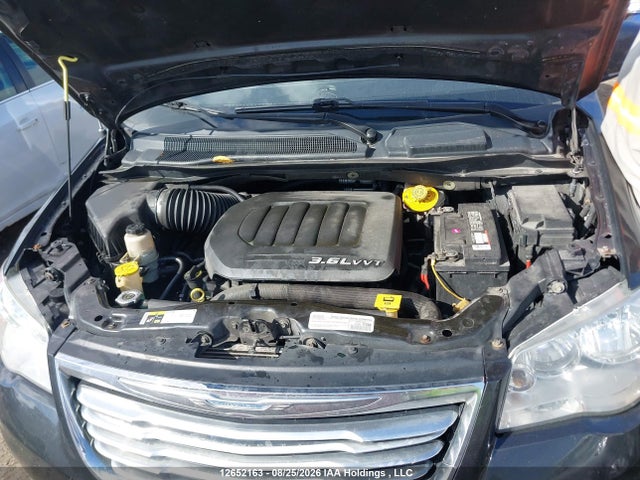 2015 Chrysler Town & Country მანქანა იყიდება აუქციონზე, vin: 2C4RC1CG6FR716350, აუქციონის ნომერი: 12652163