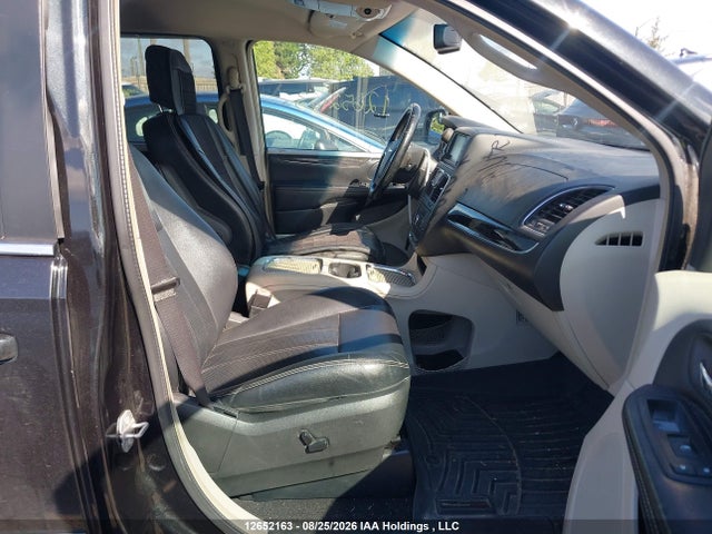 2015 Chrysler Town & Country მანქანა იყიდება აუქციონზე, vin: 2C4RC1CG6FR716350, აუქციონის ნომერი: 12652163