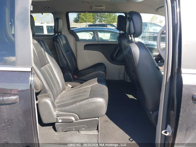 2015 Chrysler Town & Country მანქანა იყიდება აუქციონზე, vin: 2C4RC1CG6FR716350, აუქციონის ნომერი: 12652163