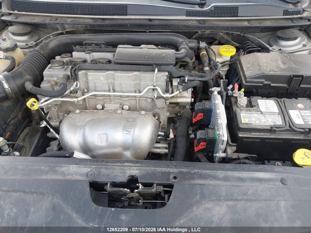 1C3CCCFB7GN118823 Chrysler 200 LX