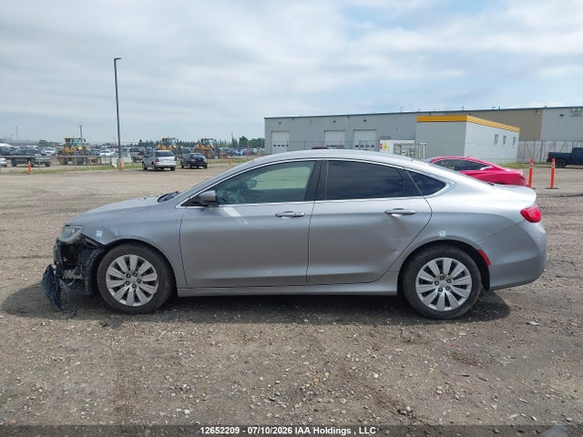 1C3CCCFB7GN118823 Chrysler 200 LX